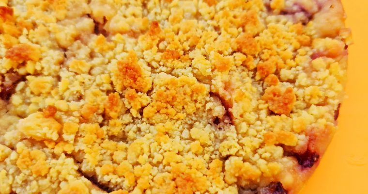 Keto Zwetschgendatschi mit Butterstreusel