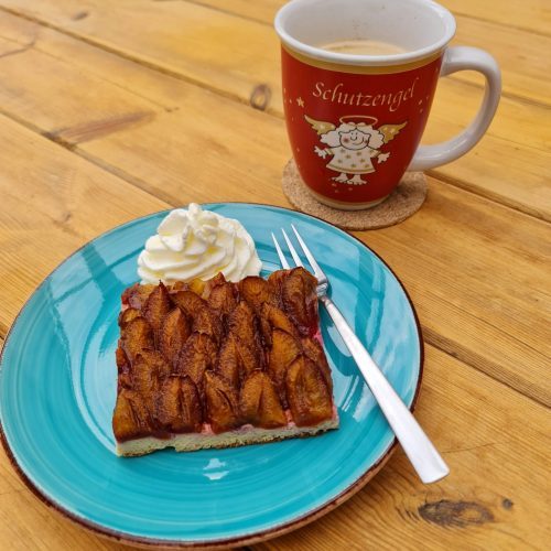 Zwetschgen-Blechkuchen mit Hefe getreidefrei